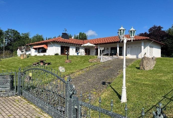 Wohnhaus & Gewerbeimmobilie · Wolfhagen